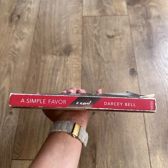 A Simple Favor Novel by Darcey Bell - Picture 3 of 8